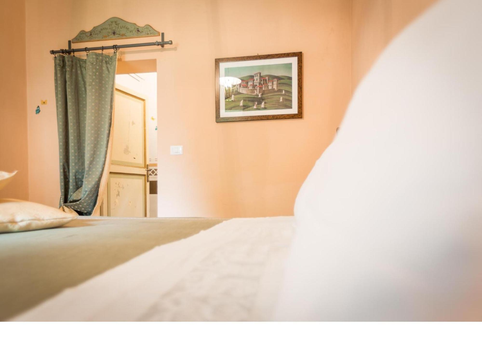 Casa Fiorita Bed & Breakfast Sant'Enea Bilik gambar